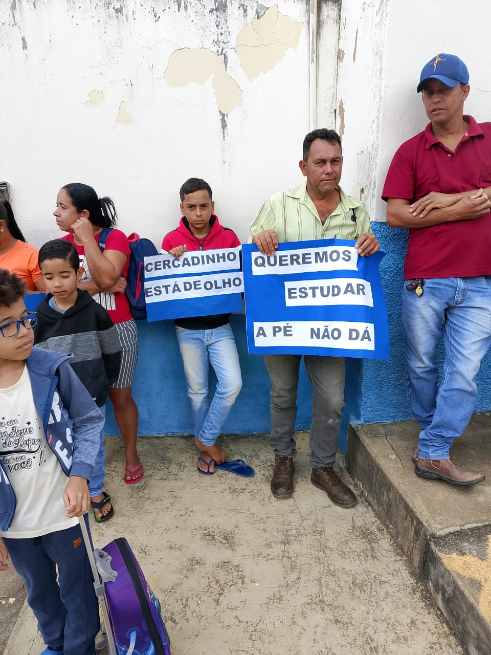 Falta de transporte escolar deixa crianças sem aulas e provoca manifestações em comunidades rurais de Conquista
