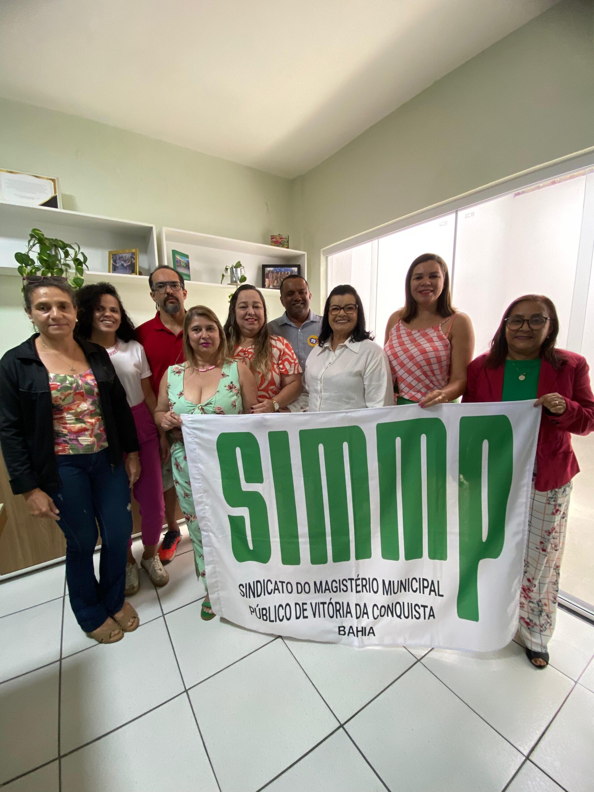 Candidata Lúcia Rocha (MDB) participa de reunião com o Simmp e propõe parceria para condução da educação em Vitória da Conquista