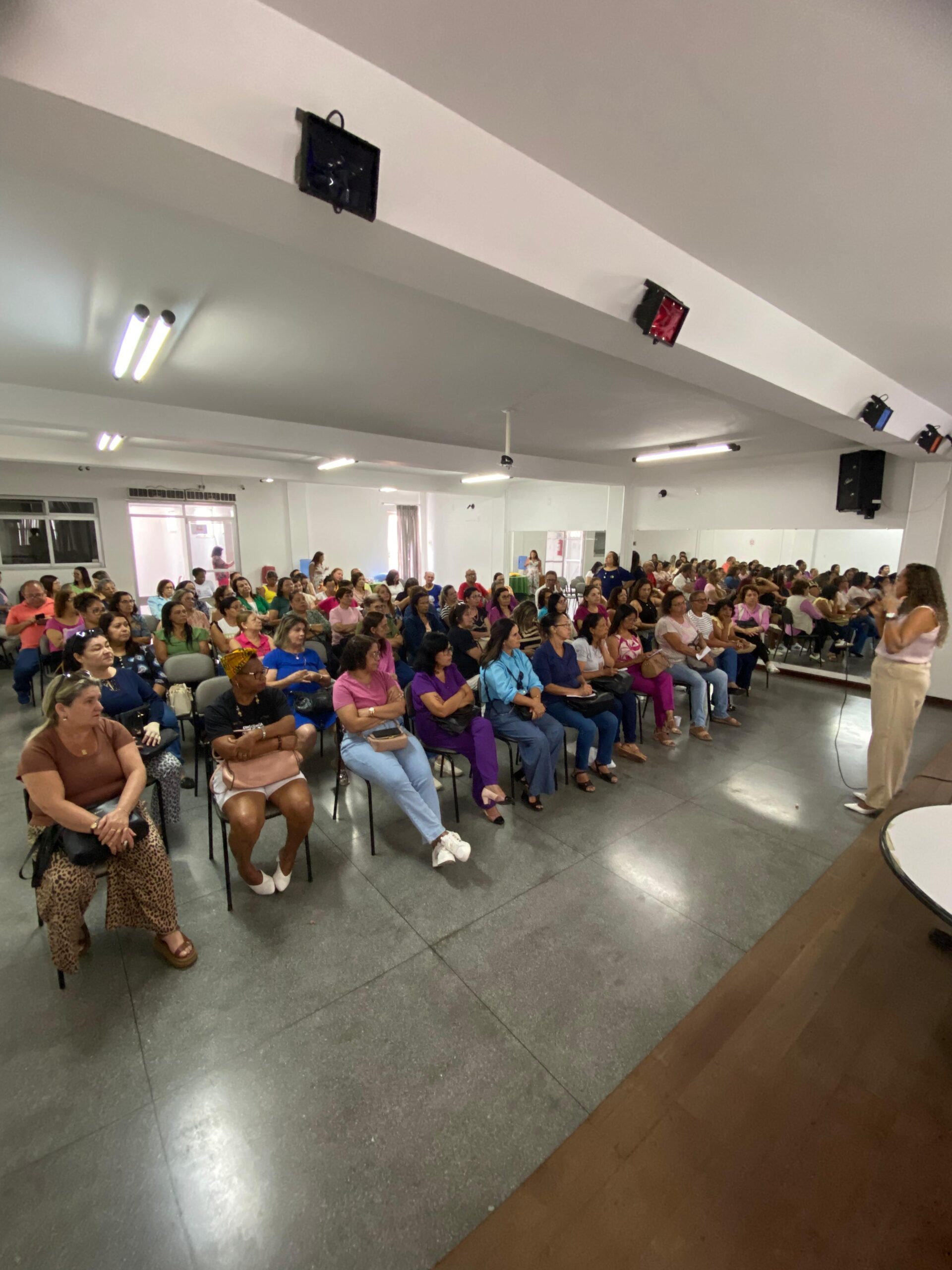 Exoneração de professores aposentados: quando a gestão pública ignora quem construiu a educação