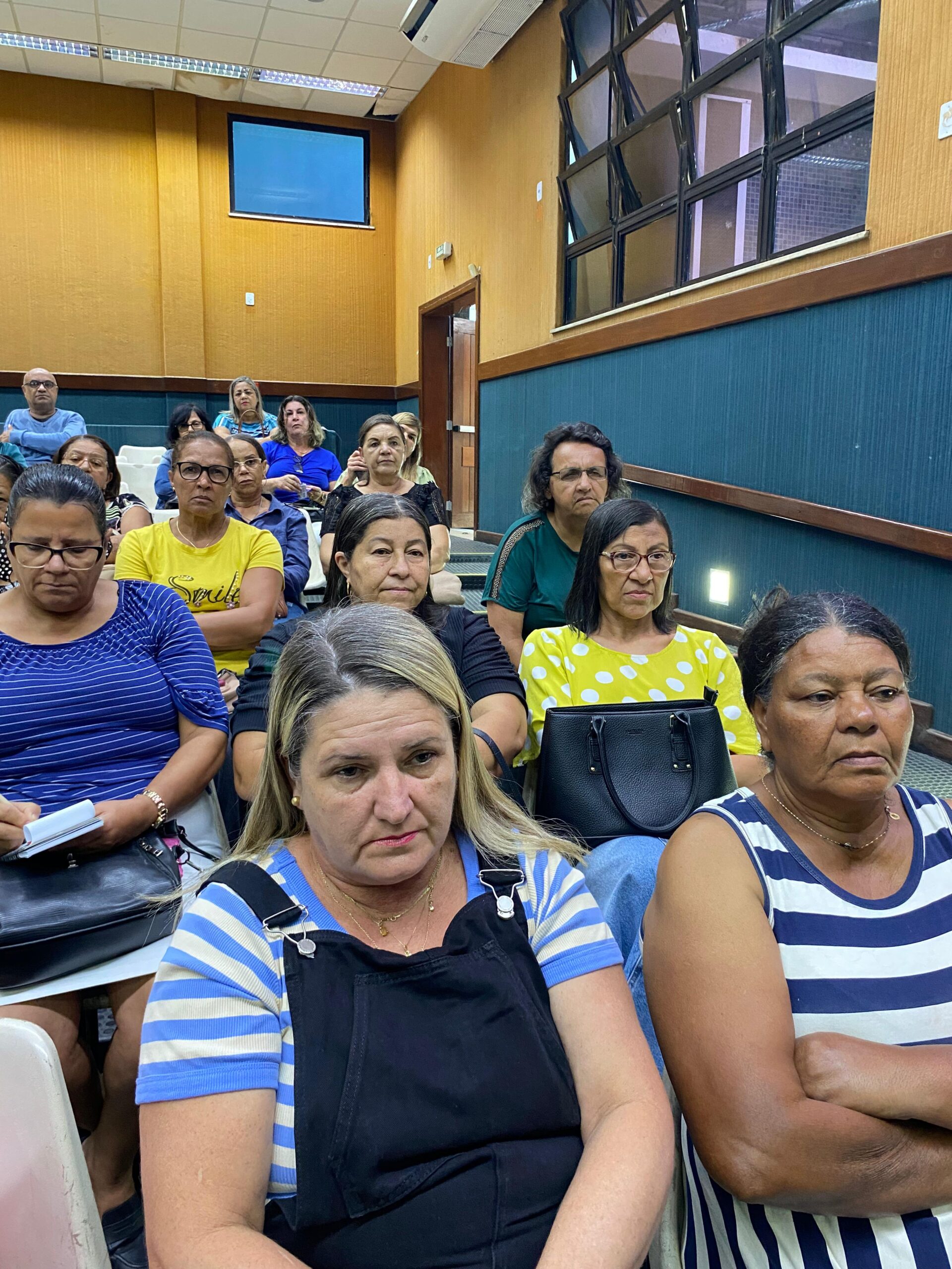 Reunião com professores aposentados na ativa
